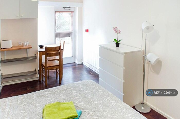 Studio To Rent In Mapesbury Lodge, London, NW2