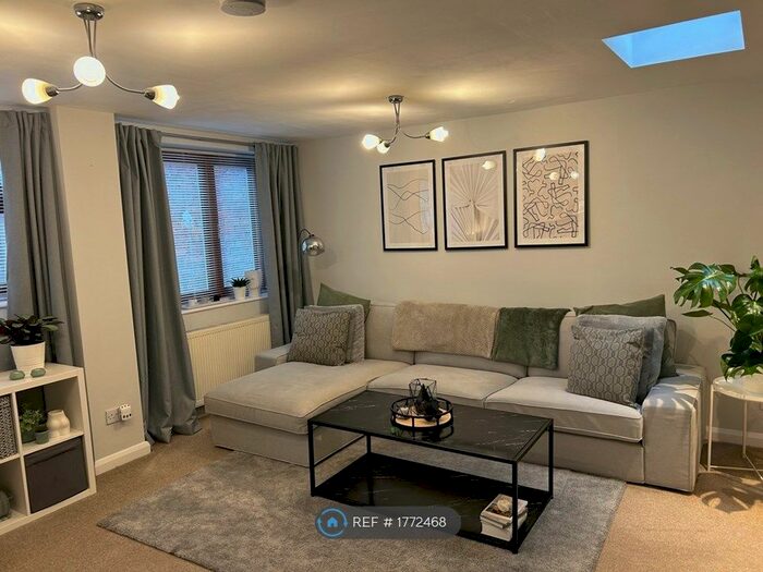 2 Bedroom Terraced House To Rent In Roise Street, Bedford, MK40