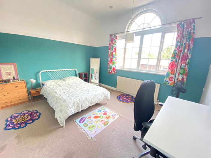 3 Bedroom End Of Terrace House For Sale In Fosse Road South, Leicester, LE3