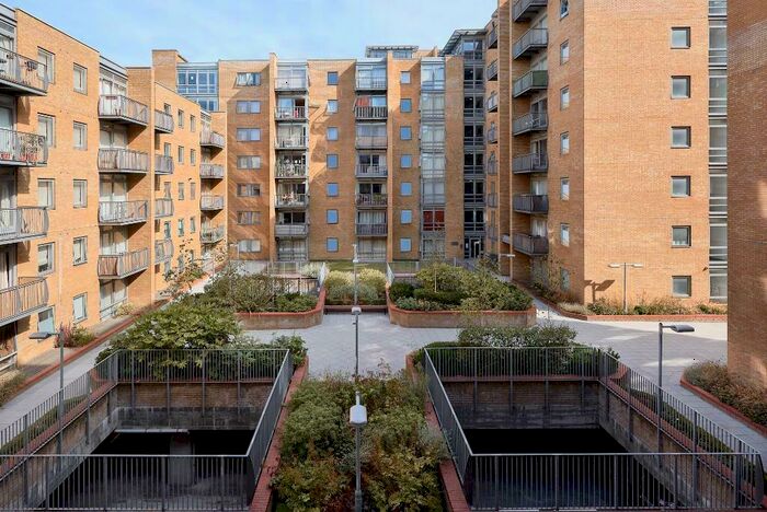 1 Bedroom Apartment To Rent In Gainsborough House, Cassilis Road, South Quay, Canary Wharf, London, E14