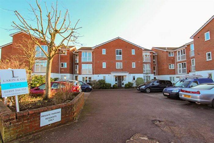 2 Bedroom Flat To Rent In Aylsham Drive, Uxbridge, UB10