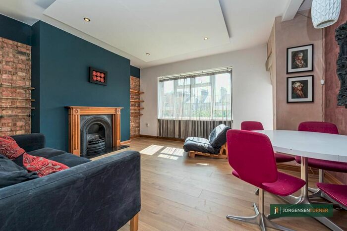 2 Bedroom Flat To Rent In Arlington House, Tunis Road, Shepherds Bush, London, W12