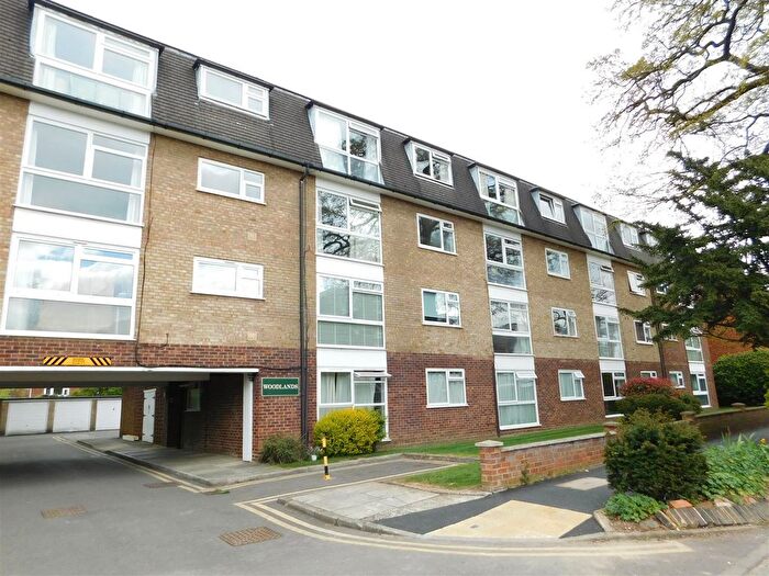 1 Bedroom Flat To Rent In Woodlands, Surbiton, KT6