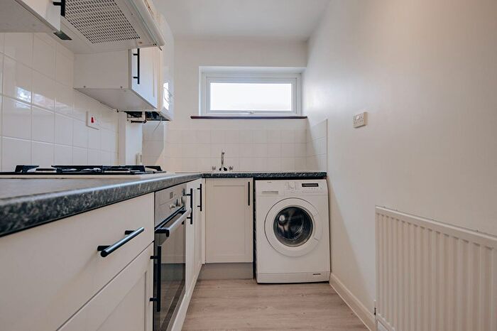 2 Bedroom Flat To Rent In Tristan Lodge, Bushey Grove Road, Bushey, WD23