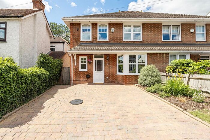 4 Bedroom Semi-Detached House For Sale In Grove Avenue, Harpenden, AL5