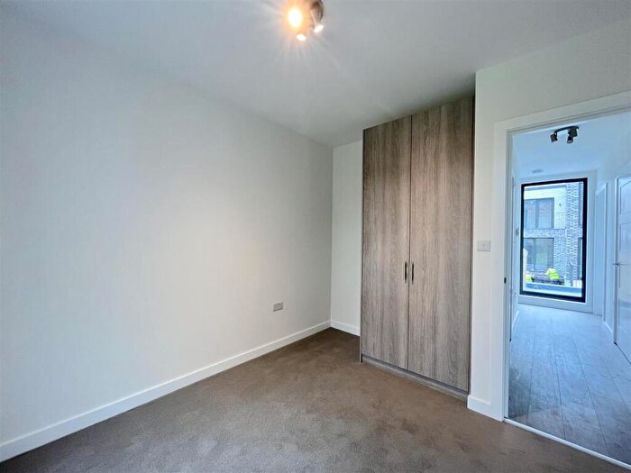 2 Bedroom Flat To Rent In Frobisher Road, London, N8