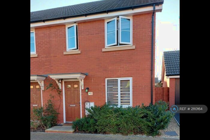 3 Bedroom Semi-Detached House To Rent In Yew Tree Road, Gloucester, GL3