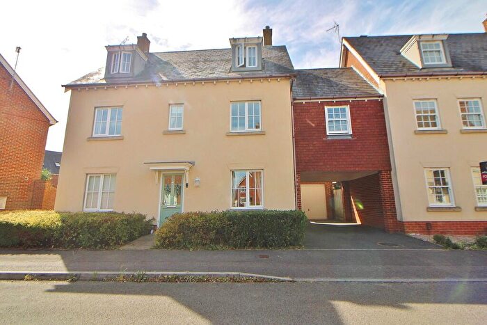 6 Bedroom Detached House For Sale In Hatchmore Road, Denmead, PO7