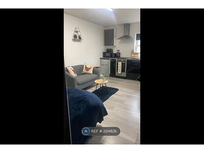 Studio To Rent In Queensgate, Huddersfield, HD1