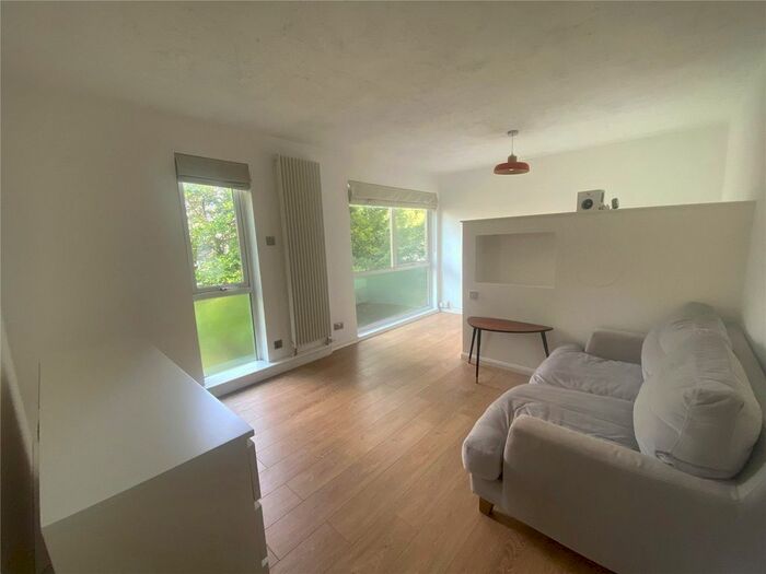 Studio To Rent In Mayfair Court, Mayfield Close, Beckenham, BR3