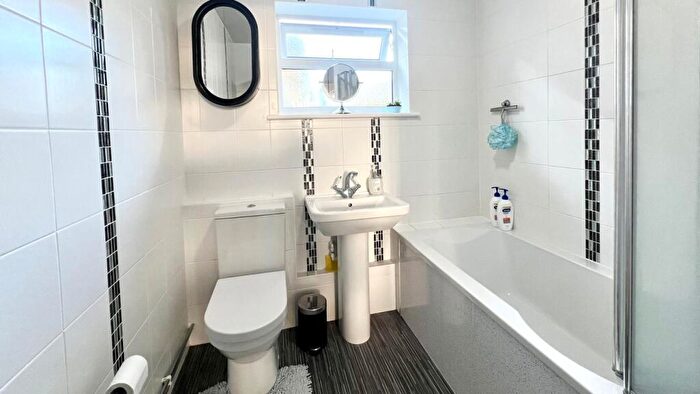 2 Bedroom Bungalow For Sale In Pound Lane, Burley, Ringwood, BH24
