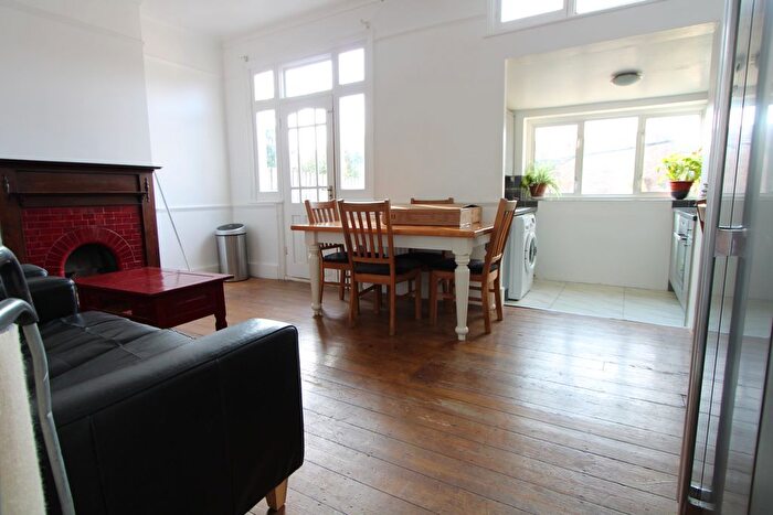 4 Bedroom Terraced House To Rent In Undine Street, Tooting Broadway, SW17