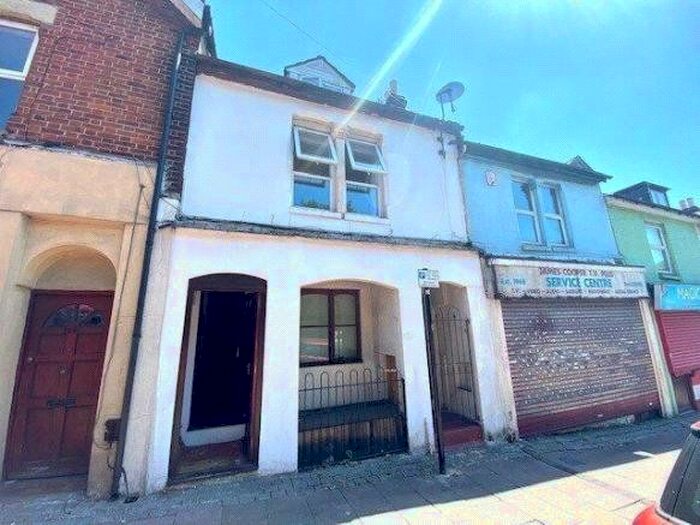 2 Bedroom Flat To Rent In Bevois Valley Road, Southampton, Hampshire, SO14