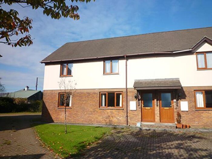 2 Bedroom Flat To Rent In Flat St Johns Court, St Johns Drive, EX22