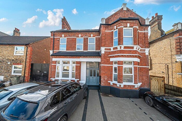 2 Bedroom Flat To Rent In Manor Road, Beckenham, BR3