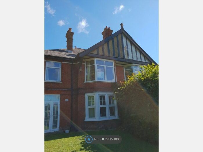 2 Bedroom Flat To Rent In West Wycombe Road, High Wycombe, HP12