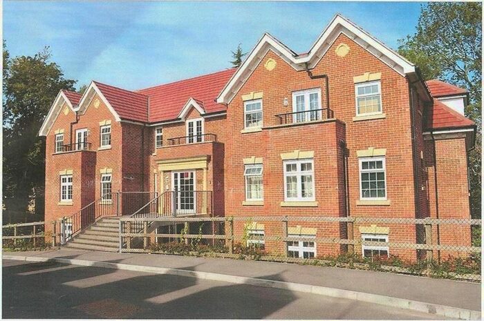 2 Bedroom Flat To Rent In Kings View, Alton, GU34