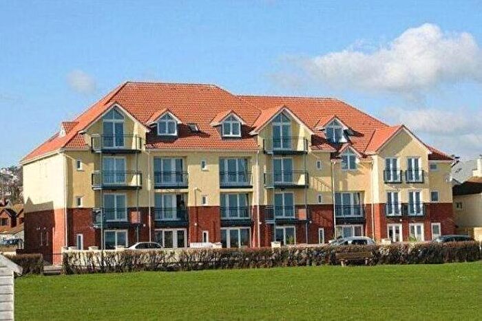 2 Bedroom Flat To Rent In Marine Drive, Paignton, TQ3