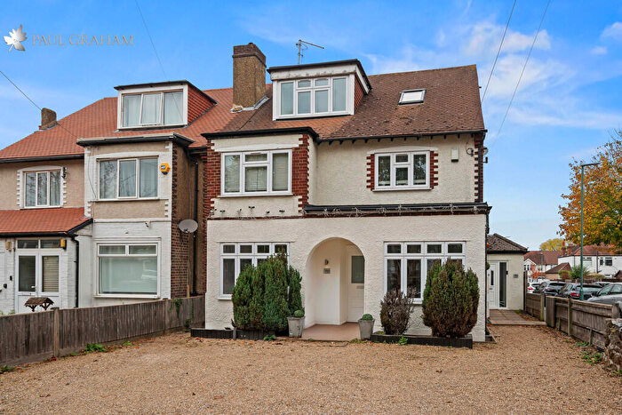 2 Bedroom Apartment For Sale In The Chase, Wallington, SM6