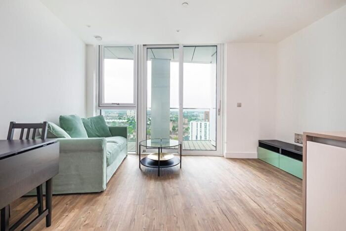1 Bedroom Flat To Rent In Flat, Gladwin Tower, Wandsworth Road, London, SW8