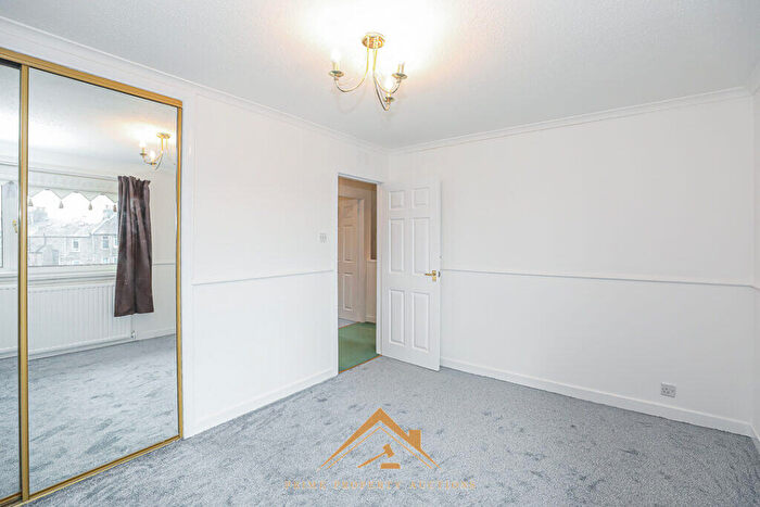 3 Bedroom End Of Terrace House For Sale In Abergeldie Terrace, Aberdeen, AB10