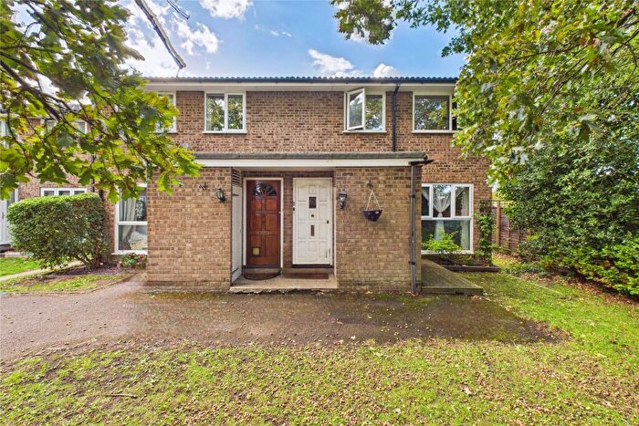 2 Bedroom Maisonette To Rent In Beaulieu Court, Beaulieu Gardens, Blackwater, Camberley, GU17