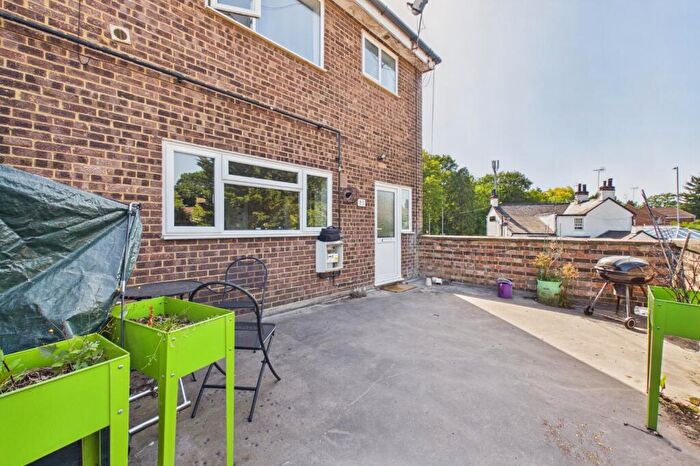 3 Bedroom Flat To Rent In Yorktown Road, Sandhurst, Berkshire, GU47