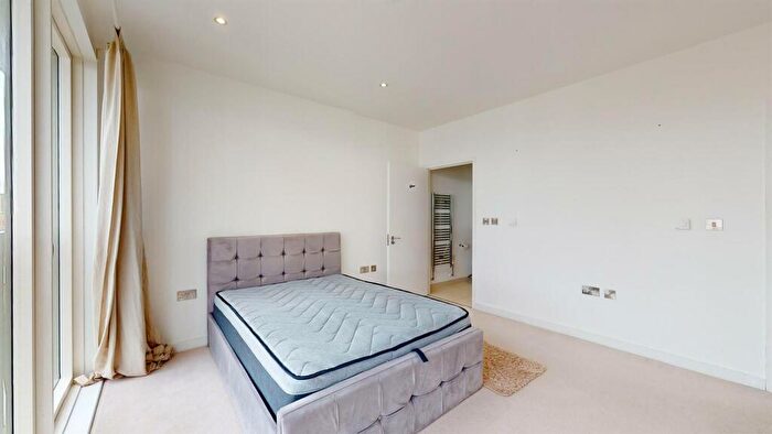 2 Bedroom Apartment To Rent In Lock Side Way, London, E16