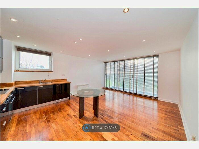 2 Bedroom Flat To Rent In Averil Grove, London, SW16