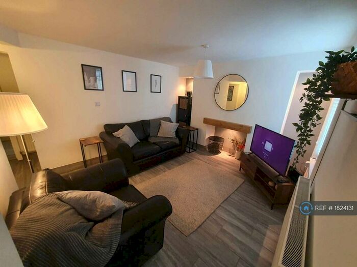 3 Bedroom Maisonette To Rent In Gilfach Street, Bargoed, CF81