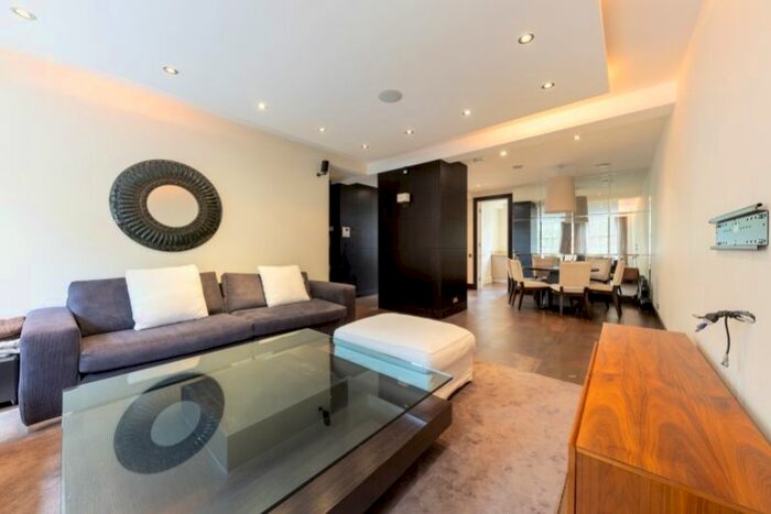 3 Bedroom Flat To Rent In Lowndes Square, London, SW1X