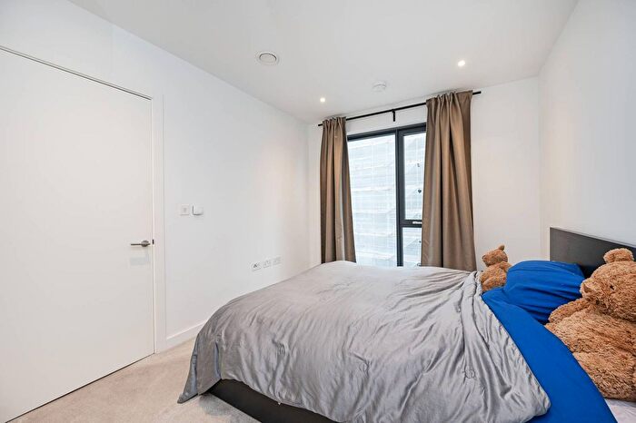 1 Bedroom Flat For Sale In Riverstone Heights, Tower Hamlets, London, E3