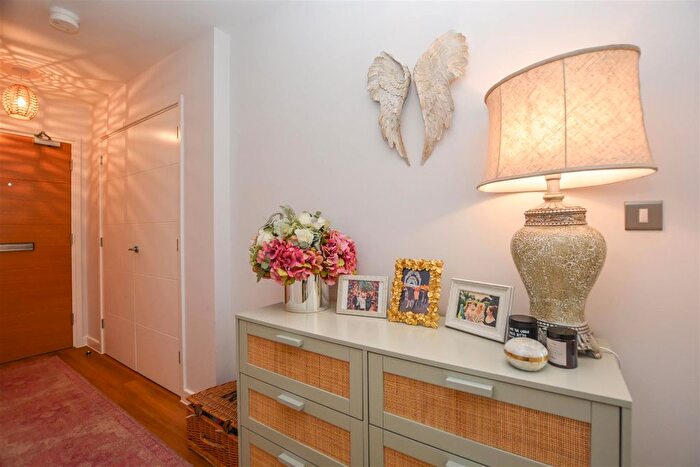 1 Bedroom Flat For Sale In Ingrave Road, Brentwood, CM15