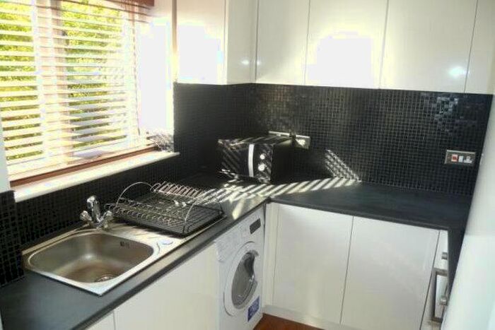 1 Bedroom Flat To Rent In Topaz House, Worcester Park, KT4