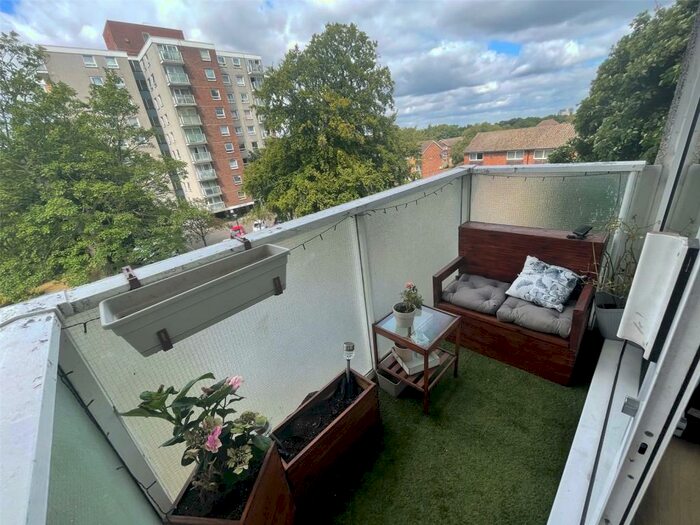 2 Bedroom Apartment To Rent In Tollbar Court, Basinghall Gardens, Sutton, Surrey, SM2