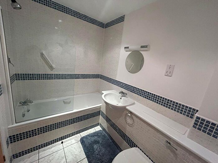 2 Bedroom Apartment To Rent In Quebec Quay, L3
