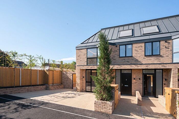 4 Bedroom Property For Sale In Winston Close, Raynes Park, London, SW20