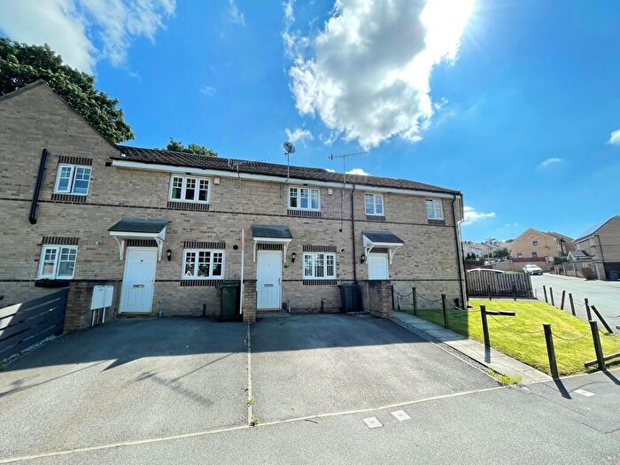 2 Bedroom Town House To Rent In Yewdall Way, Eccleshill, BD10
