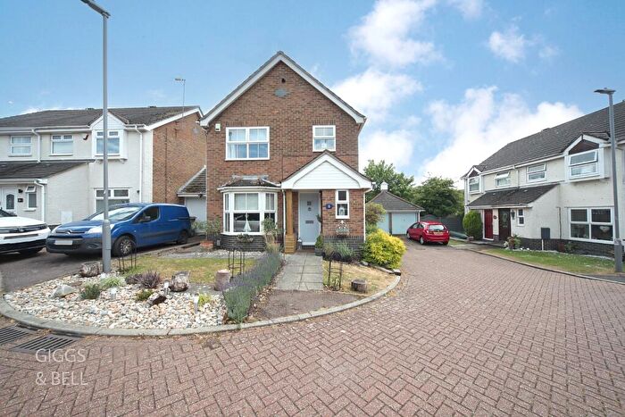 3 Bedroom Detached House For Sale In Tylers Mead, Luton, Bedfordshire, LU2