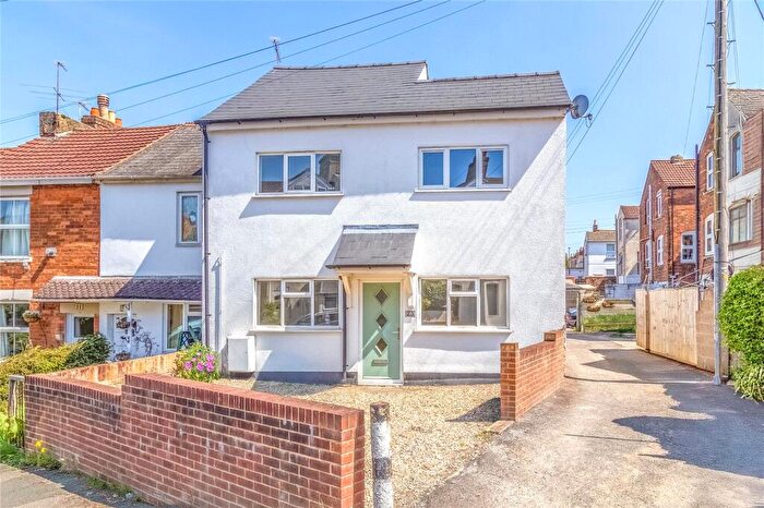 3 Bedroom End Of Terrace House To Rent In Swindon Road, Old Town, Swindon, Wiltshire, SN1