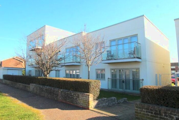 1 Bedroom Flat To Rent In Seafield Road, Rustington, West Sussex, BN16
