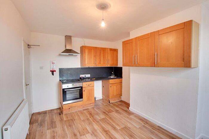 2 Bedroom Flat To Rent In Lorne Road, Bath, BA2