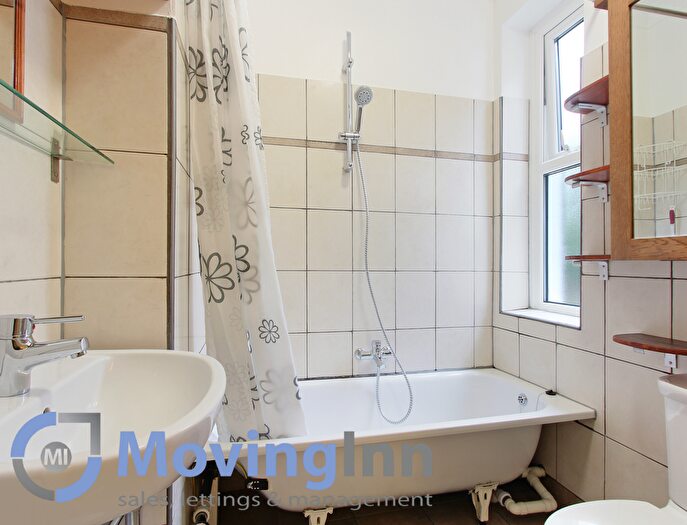 2 Bedroom Flat To Rent In Kingsmead Road, Tulse Hill, SW2