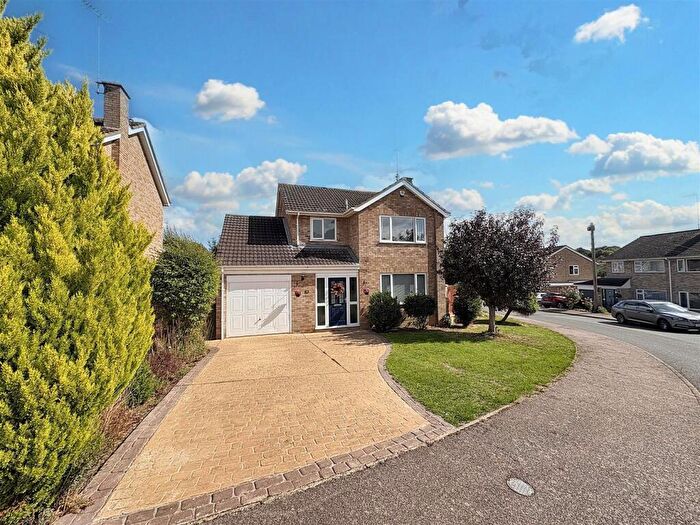 4 Bedroom Detached House For Sale In Lancaster Close, Wollaston, NN29