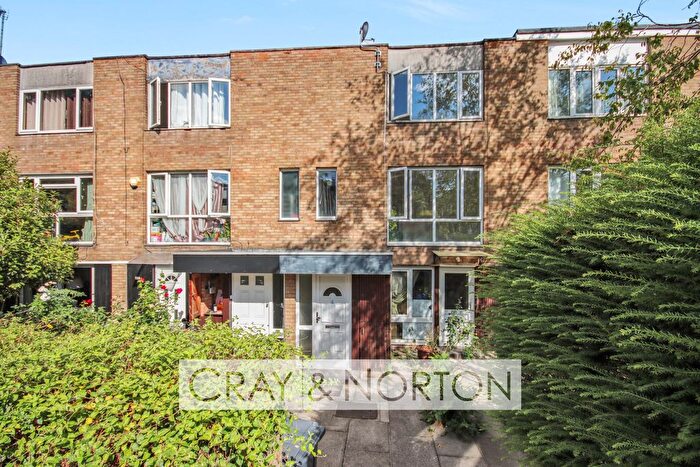 2 Bedroom Maisonette To Rent In Turnpike Link, Park Hill, CR0