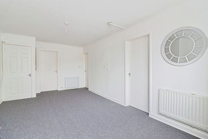 2 Bedroom Flat For Sale In Stanmore Tor, Paignton, TQ3