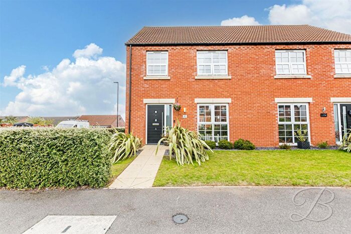3 Bedroom Semi-Detached House For Sale In Wheatsheaf Way, Clowne, Chesterfield, S43