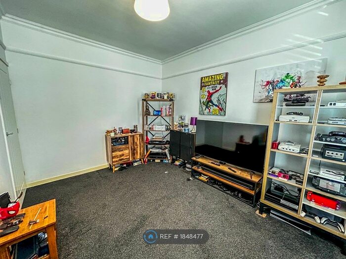 1 Bedroom Flat To Rent In Bournemouth Park Road, Southend-On-Sea, SS2