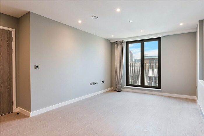 2 Bedroom Flat To Rent In Spinners Yard, Skinner Ln, LS7