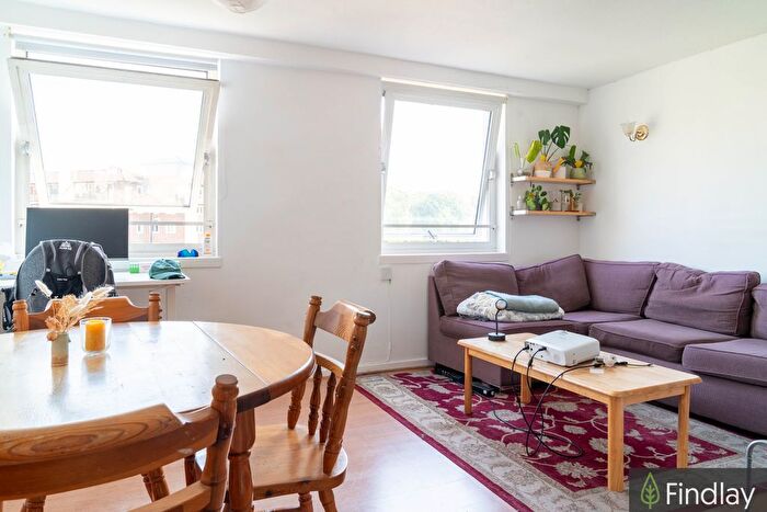 3 Bedroom Maisonette For Sale In Roman Road, London, E2